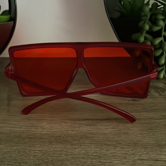 ❤️🔥Red❤️🔥 Shades - Picture 4 of 4
